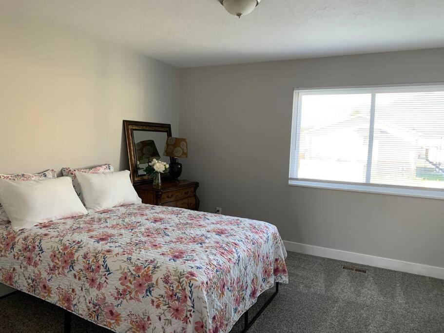 Rooms With A Mountain View Pleasant Grove Екстериор снимка