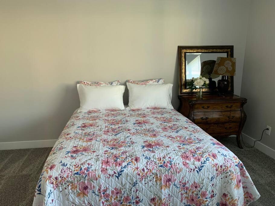 Rooms With A Mountain View Pleasant Grove Екстериор снимка