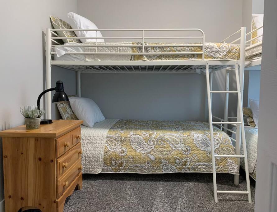 Rooms With A Mountain View Pleasant Grove Екстериор снимка
