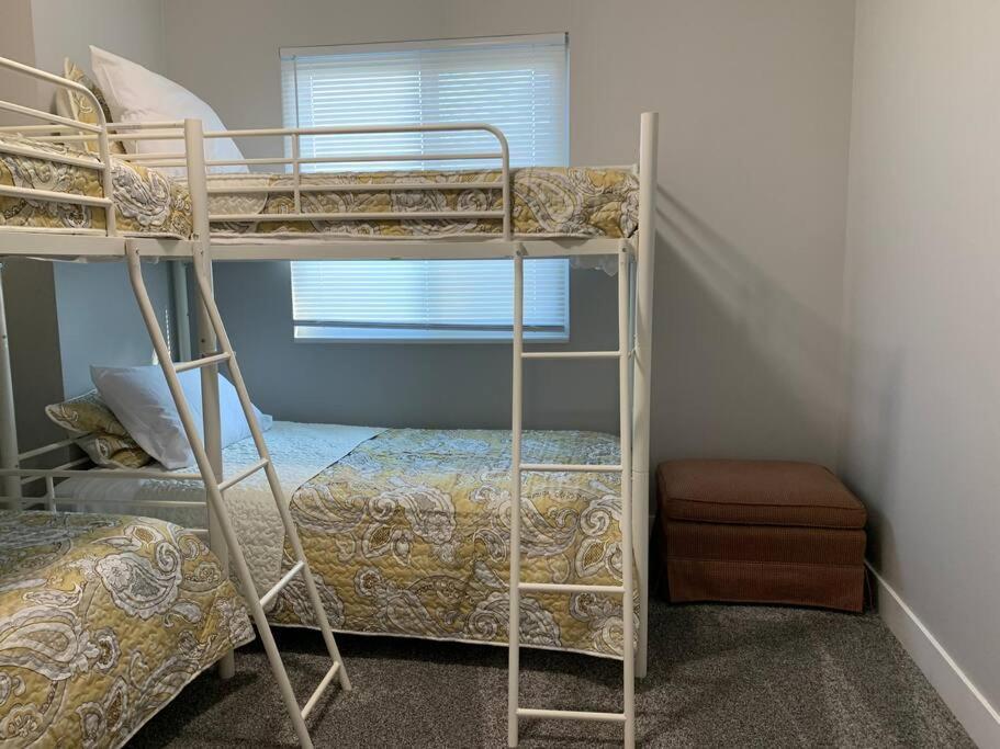 Rooms With A Mountain View Pleasant Grove Екстериор снимка